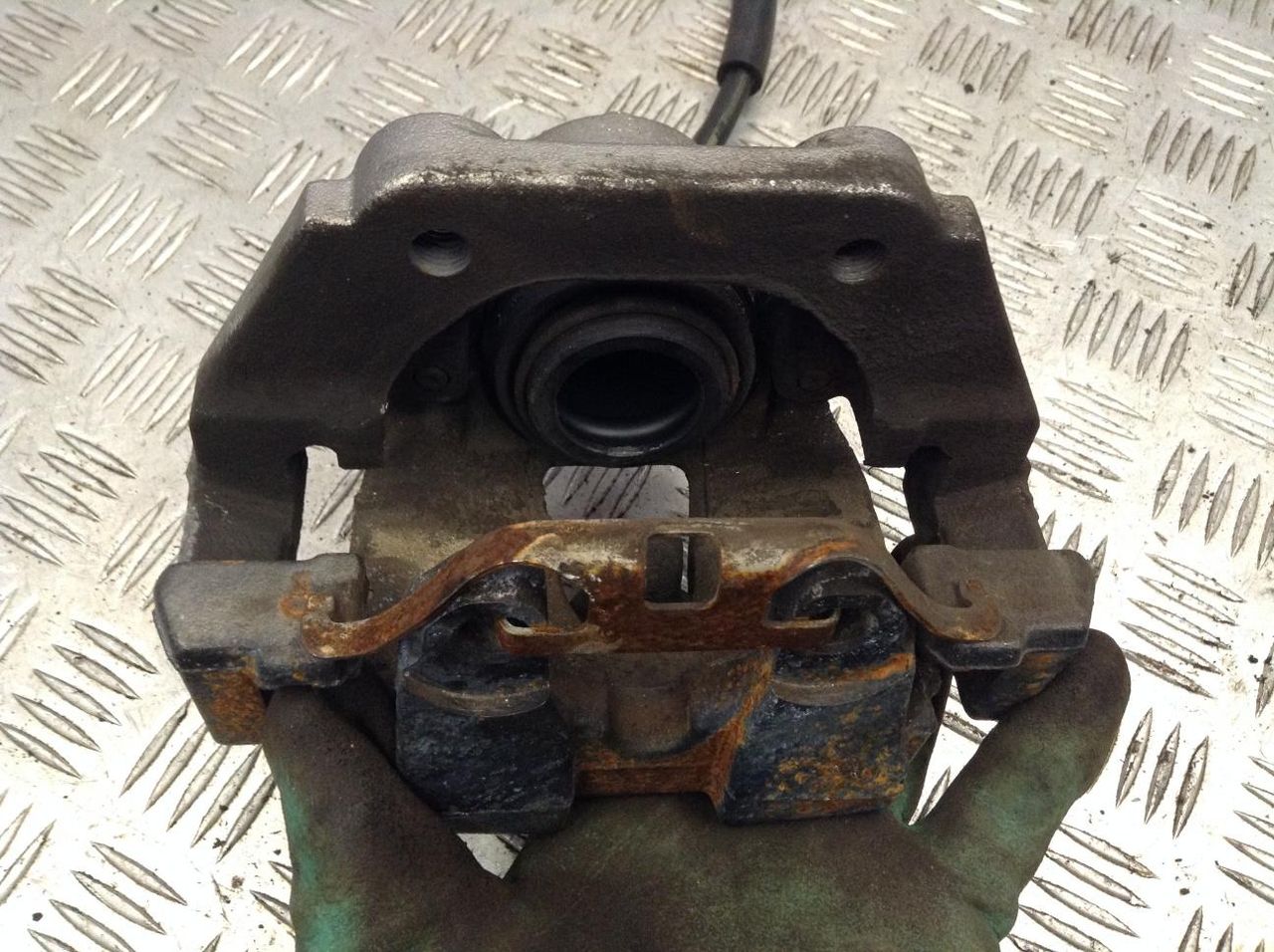суппорт задний правый BMW 5 серия F07/F10/F11 2012, 3.0 л., N55 B30 A, бензин, АКПП, хетчбэк 5 дв.