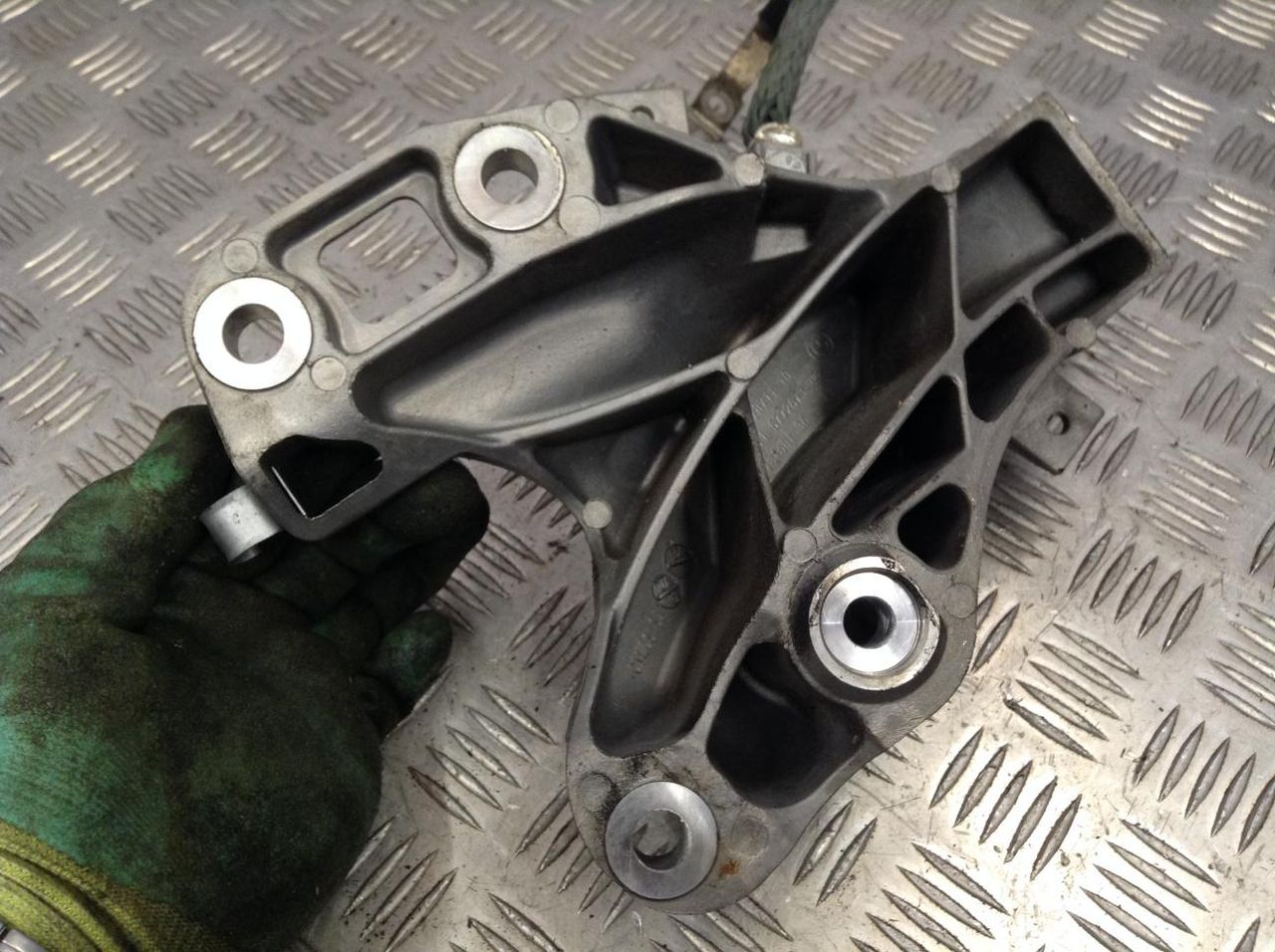 кронштейн двигателя BMW X5 E70 2007, 3.0 л., N52 B30 A, бензин, АКПП, внедорожник 5 дв.