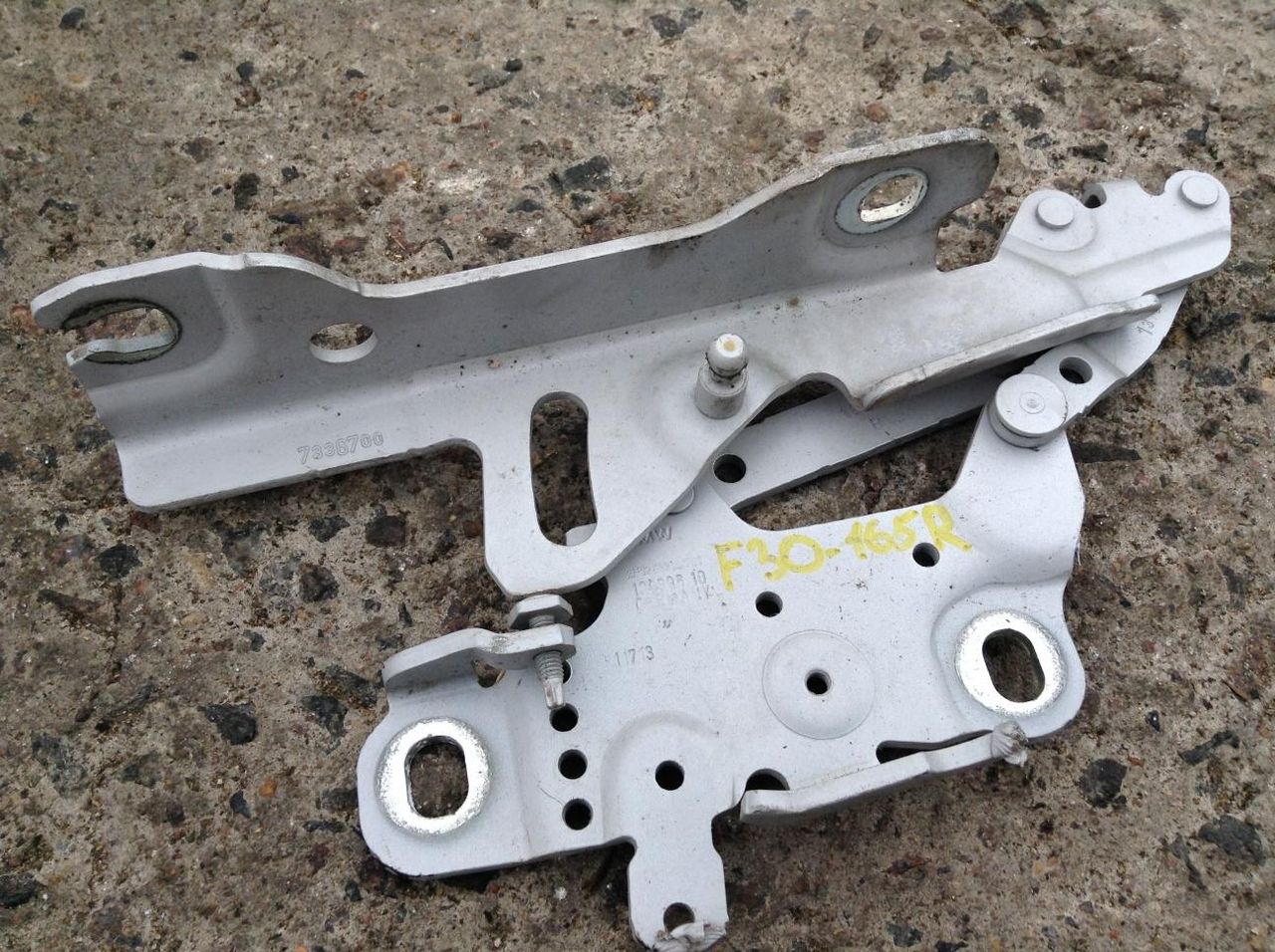 петля капота правая BMW 3 серия F30/F31/F34 2013, 2.0 л., N20 B20 A, бензин, АКПП, седан, 7336700