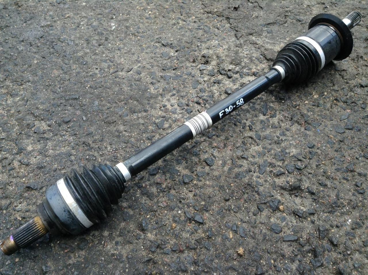 полуось передняя правая (приводной вал, ШРУС) BMW 3 серия F30/F31/F34 2013, 2.0 л., N20 B20 A, бензин, АКПП, седан, 7637444