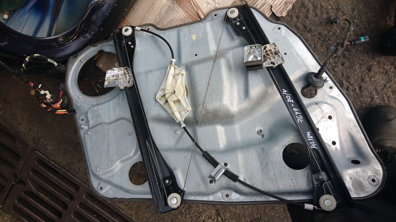 стеклоподъемник электрический передний правый Mercedes-Benz M-Класс W164 2006, 3.5 л., M 272.967, бензин, АКПП, внедорожник 5 дв., правый руль