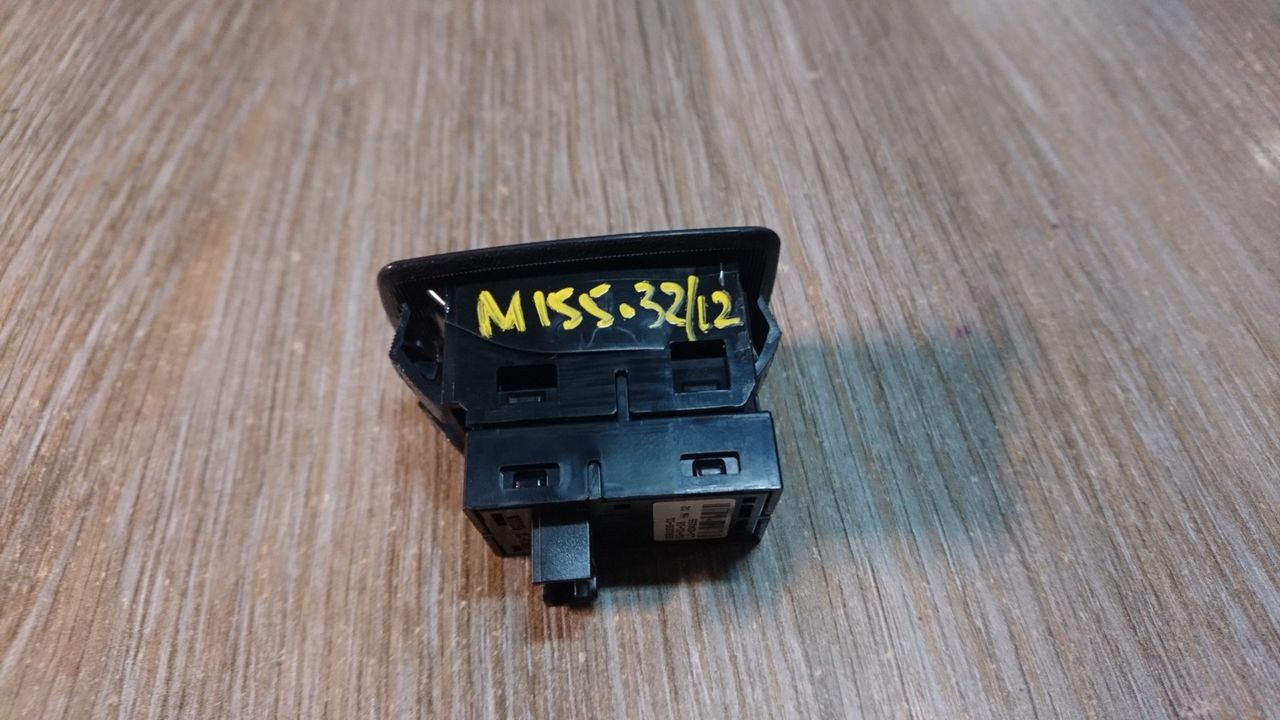 кнопка стеклоподъемника двери задней правой BMW X5 F15 2018, 3.0 л., N57 D30 C, дизель, АКПП, белый, внедорожник 5 дв., 9361936