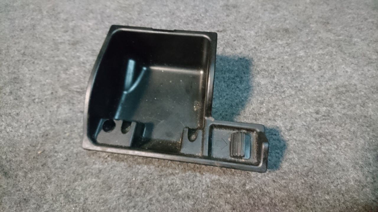 пепельница Mercedes-Benz E-Класс W211/S211 2005, 2.1 л., OM 646.961, дизель, АКПП, седан, A2118100028