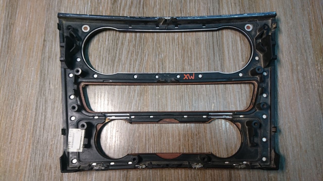 рамка блока управления климой Mercedes-Benz GL-Класс X164 2007, 3.0 л., OM 642.940, дизель, АКПП, серебристый, внедорожник 5 дв., A1646805317