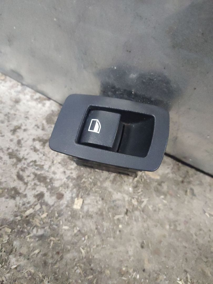 кнопка стеклоподъемника двери задней правой BMW X3 F25 2013, 2.0 л., N20 B20 A, бензин, АКПП, внедорожник 5 дв., 9208106