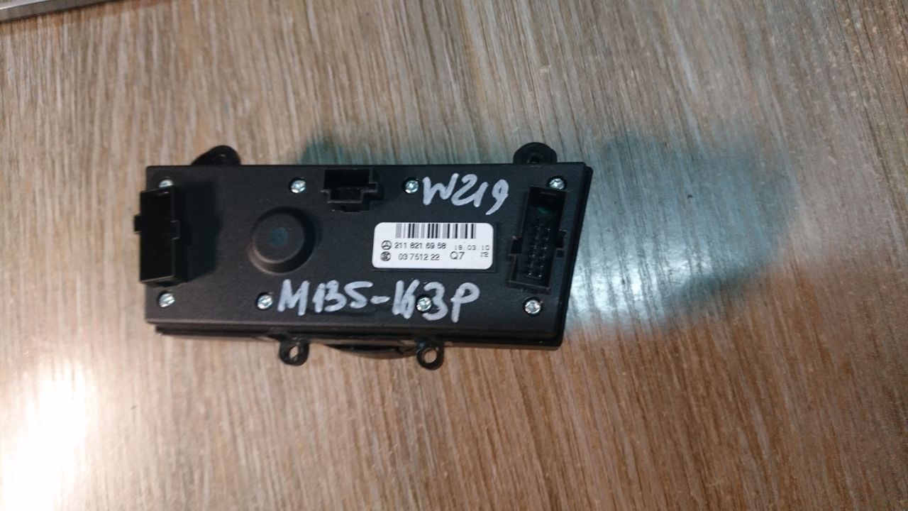 кнопка (выключатель) Mercedes-Benz CLS-Класс C219 2007, 3.0 л., OM 642.920, дизель, АКПП, купе, A2118216958