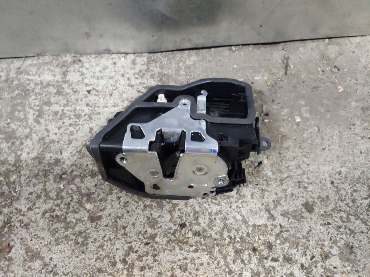 замок двери задней левой BMW X3 F25 2013, 2.0 л., N20 B20 A, бензин, АКПП, внедорожник 5 дв., 7318413