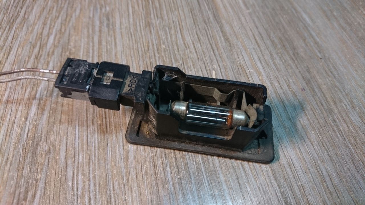 подсветка номера BMW X6 E71/E72 2009, 3.0 л., M57 D30 (306D5), дизель, АКПП, внедорожник 5 дв., 9372001