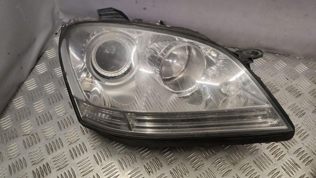 фара правая Mercedes-Benz M-Класс W164 2007, 3.0 л., OM 642.940, дизель