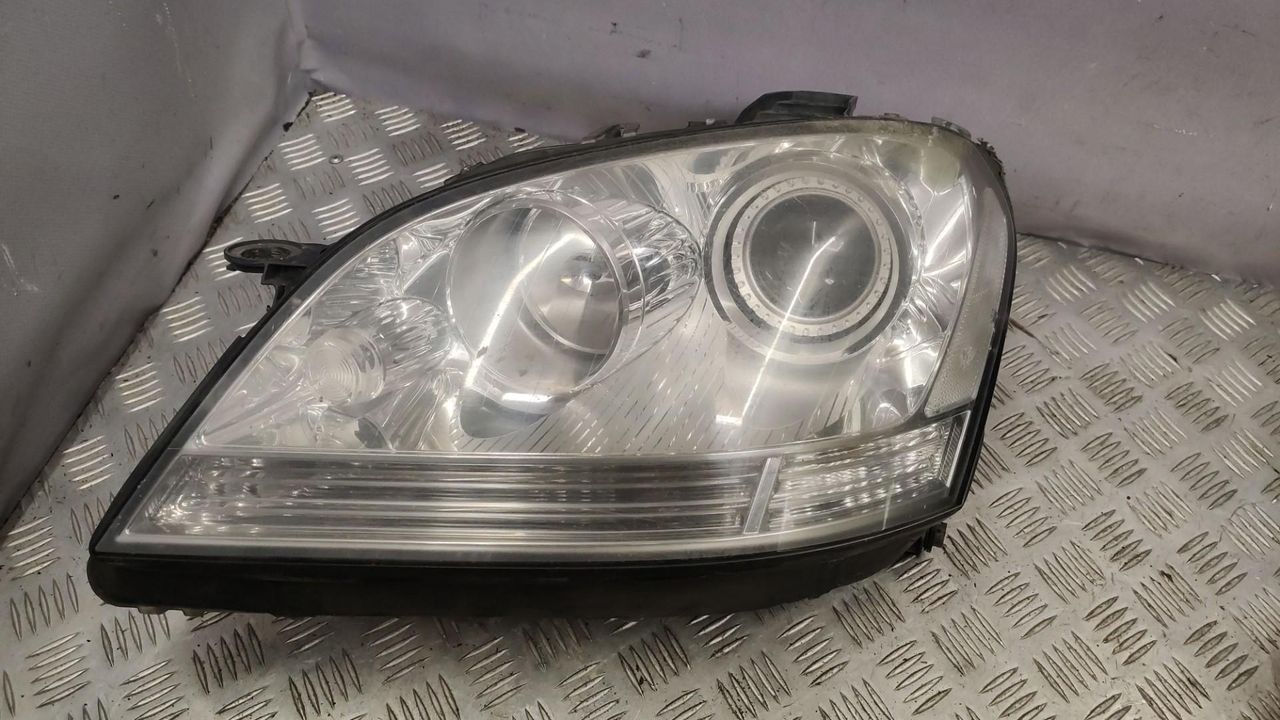 фара левая Mercedes-Benz M-Класс W164 2007, 3.0 л., OM 642.940, дизель