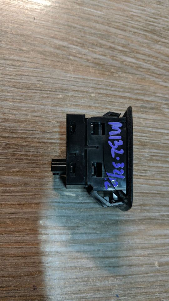 кнопка стеклоподъемника двери задней правой BMW X5 F15 2014, 3.0 л., N57 D30 A, дизель, АКПП, внедорожник 5 дв., 9361936