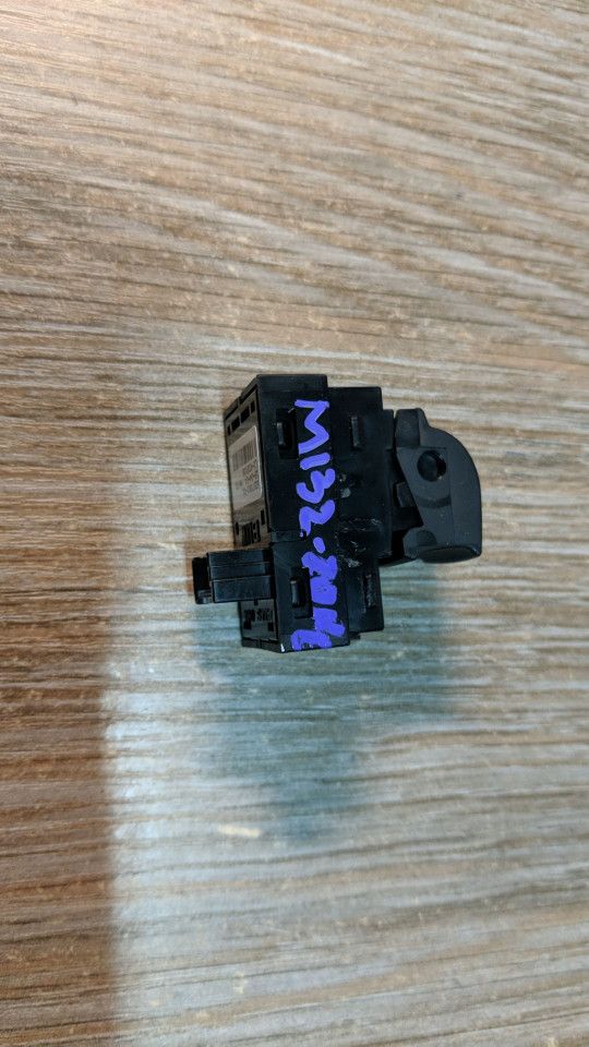 кнопка открытия багажника BMW X5 F15 2014, 3.0 л., N57 D30 A, дизель, АКПП, внедорожник 5 дв., 9267981