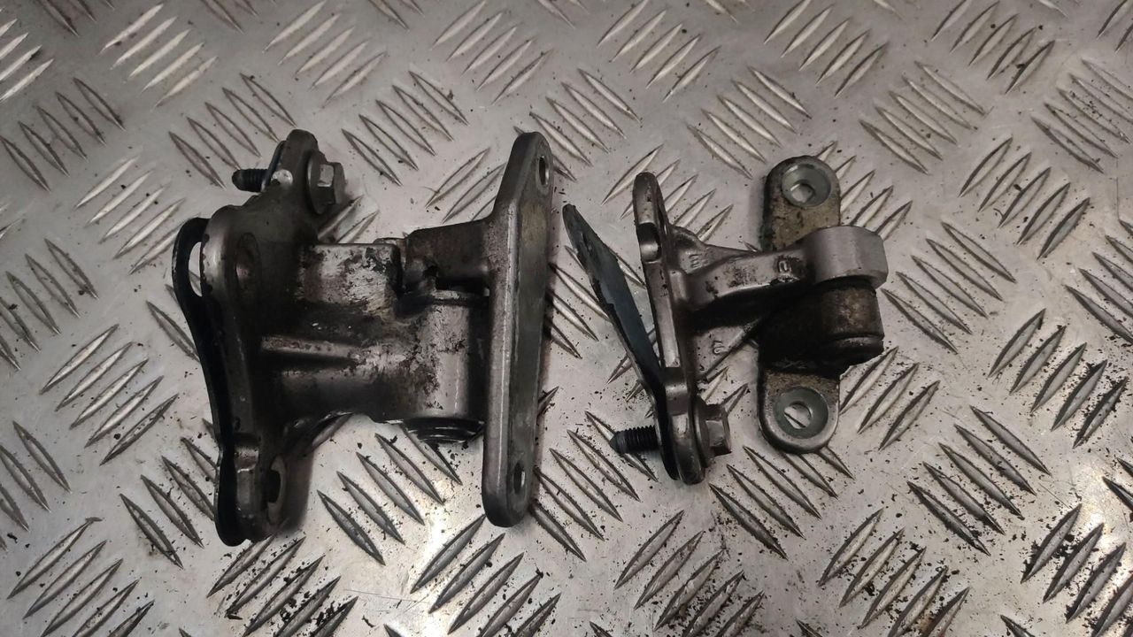петля двери Mercedes-Benz M-Класс W164 2007, 3.0 л., OM 642.940, дизель