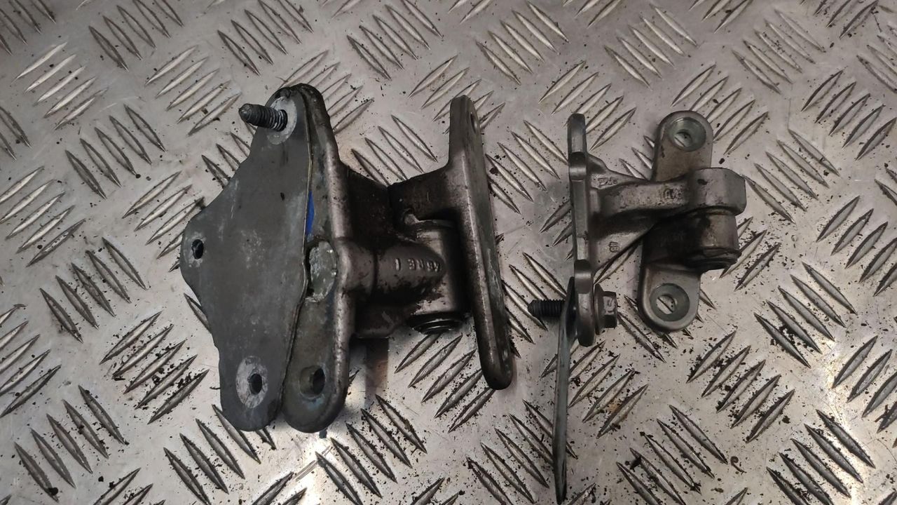 петля двери Mercedes-Benz M-Класс W164 2007, 3.0 л., OM 642.940, дизель