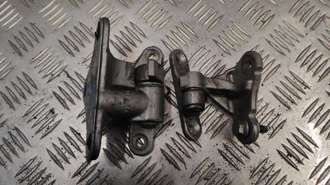 петля двери Mercedes-Benz M-Класс W164 2007, 3.0 л., OM 642.940, дизель