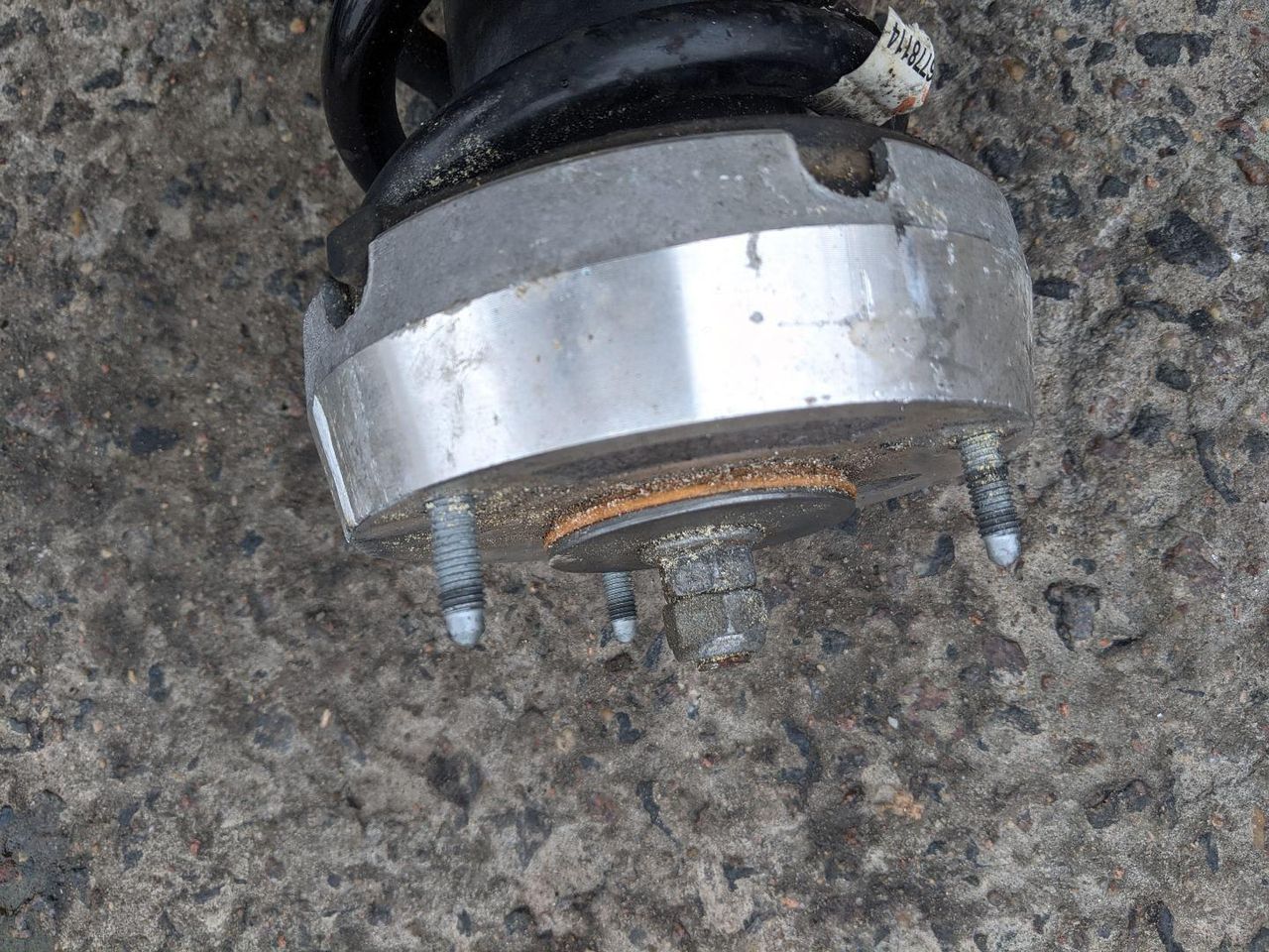 опора амортизатора верхняя (чашка) BMW X5 E70 2009, 4.8 л., N62 B48 A, бензин, АКПП, внедорожник 5 дв.