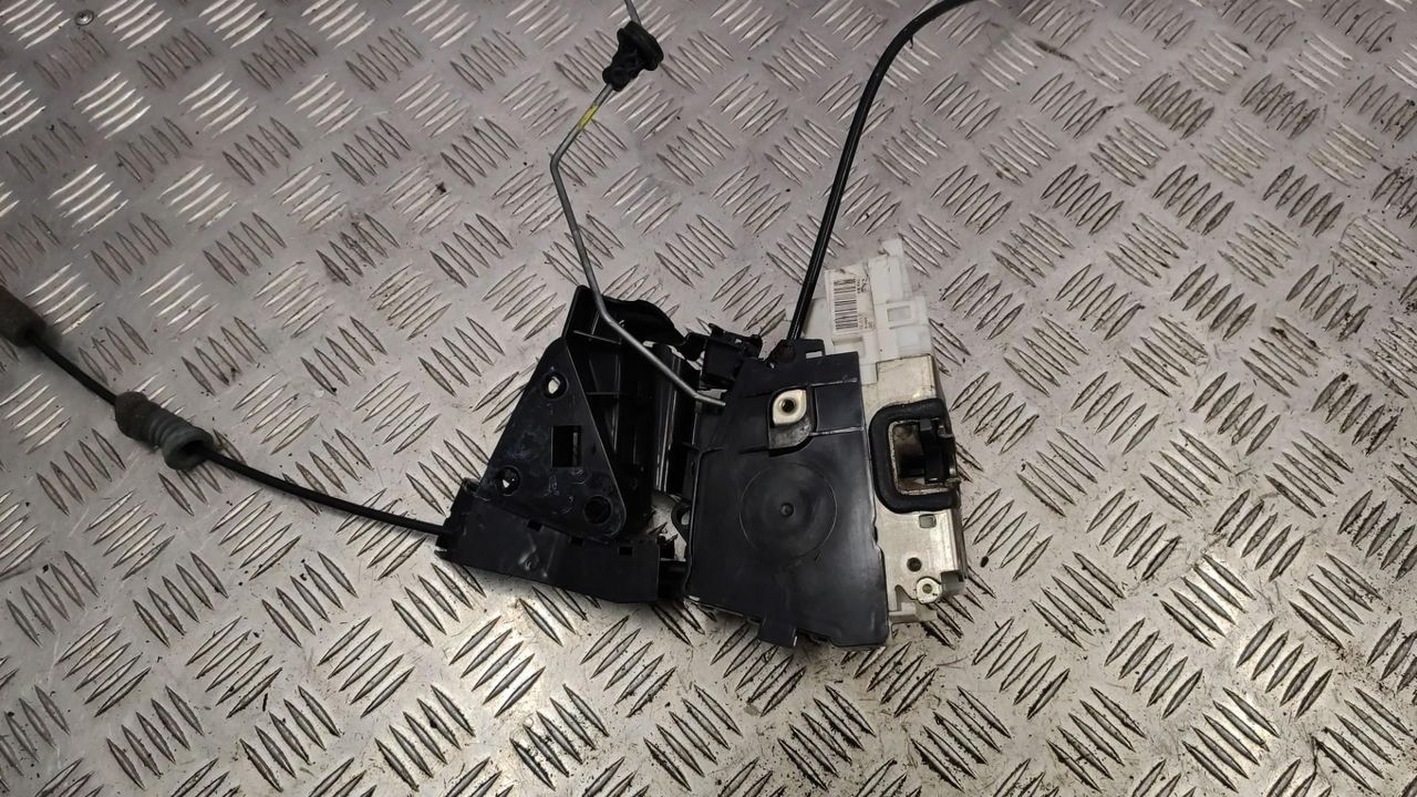 замок двери передней правой Mercedes-Benz M-Класс W164 2007, 3.0 л., OM 642.940, дизель, 1697202635