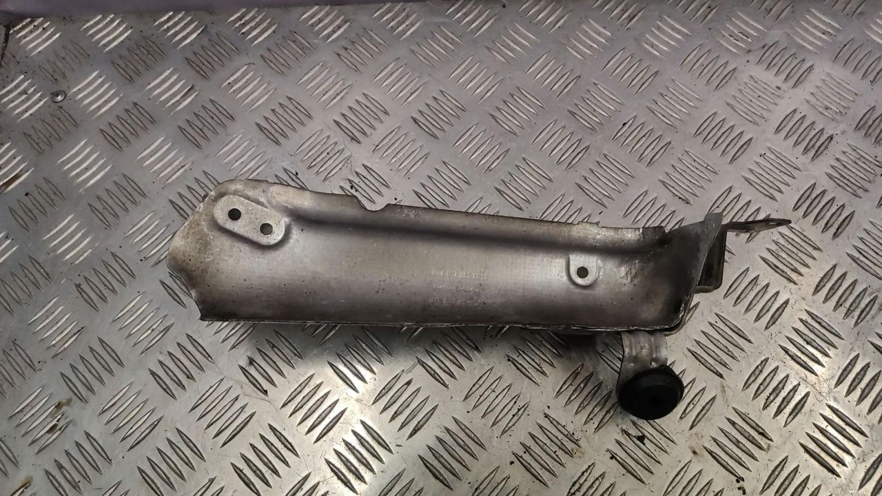 защита (экран) выпускного коллектора Mercedes-Benz M-Класс W164 2007, 3.0 л., OM 642.940, дизель, 6420001141