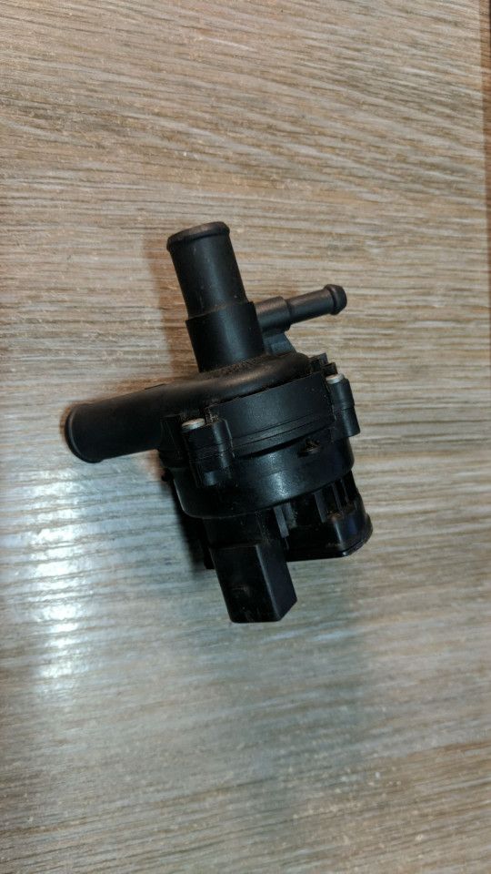 насос антифриза дополнительный Mercedes-Benz E-Класс W212/S212/C207/A207 2010, 2.1 л., OM 651.924, дизель, АКПП, серебристый, седан