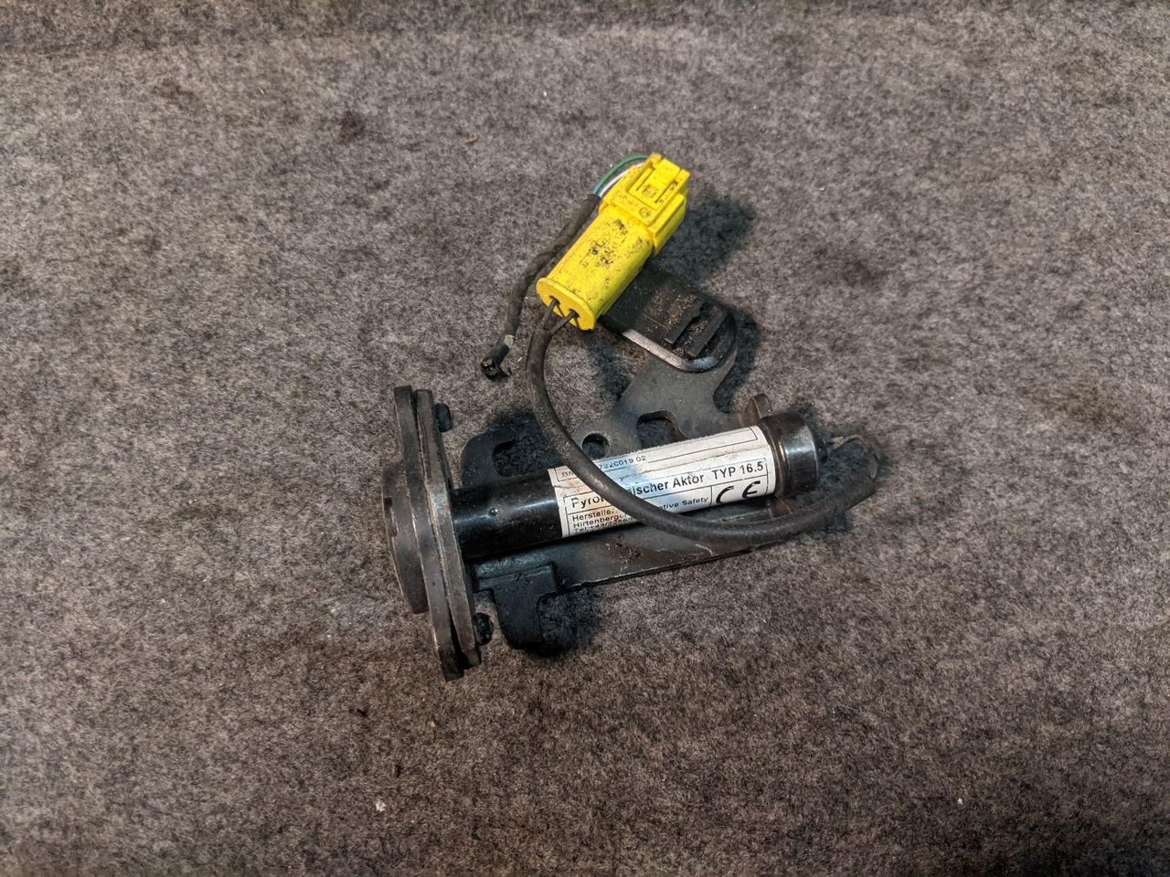 пиропатрон петли капота BMW X5 F15 2014, 3.0 л., N57 D30 A, дизель, АКПП, внедорожник 5 дв., 7326019, 51237326019