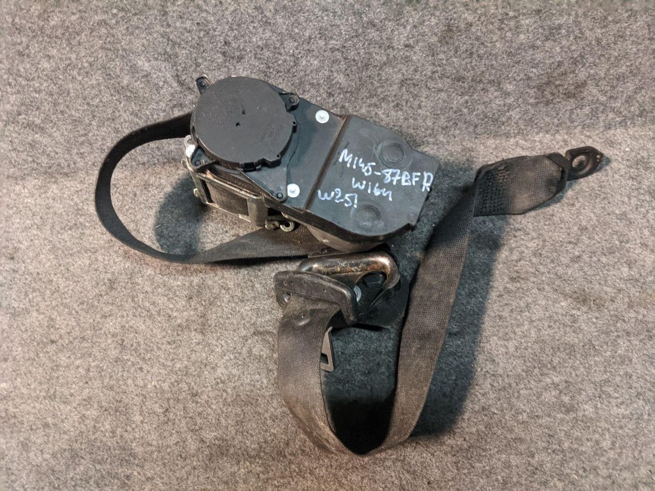 ремень безопасности Mercedes-Benz GL-Класс X164 2007, 3.0 л., OM 642.940, дизель, АКПП, серебристый, внедорожник 5 дв., 2518603885, A2518603885
