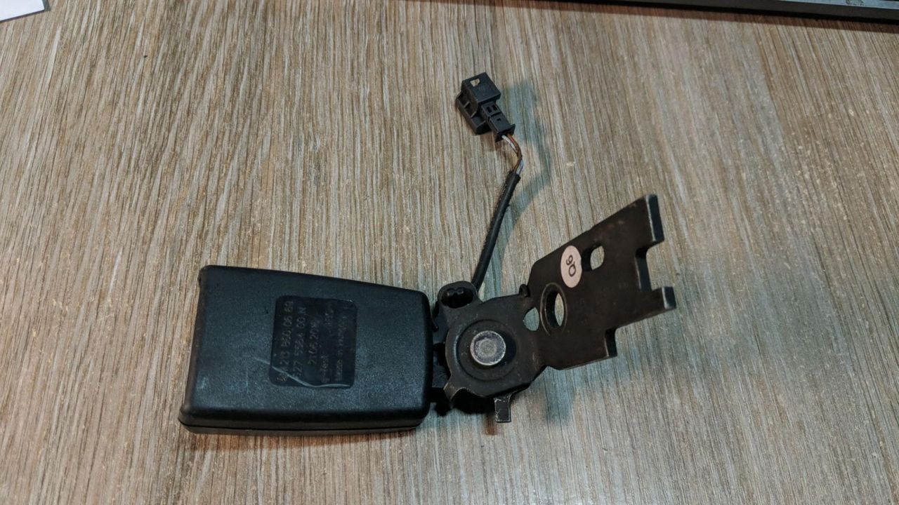 замок ремня безопасности Mercedes-Benz E-Класс W213/S213/C238/A238 2016, 2.0 л., OM 654.920, дизель, АКПП, белый, седан, правый руль, A2138600669, 2138600669