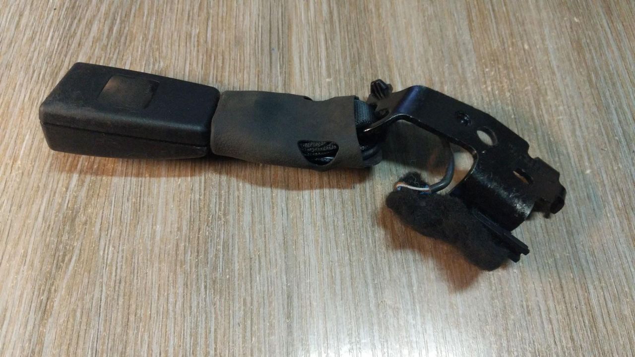 замок ремня безопасности Mercedes-Benz E-Класс W213/S213/C238/A238 2016, 2.0 л., OM 654.920, дизель, АКПП, белый, седан, правый руль, A2138600669, 2138600669