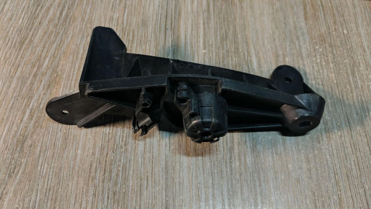 механизм открытия капота (кронштейн в салоне) BMW X5 E70 2009, 3.0 л., M57 D30 (306D3), дизель, АКПП, внедорожник 5 дв., 7148521