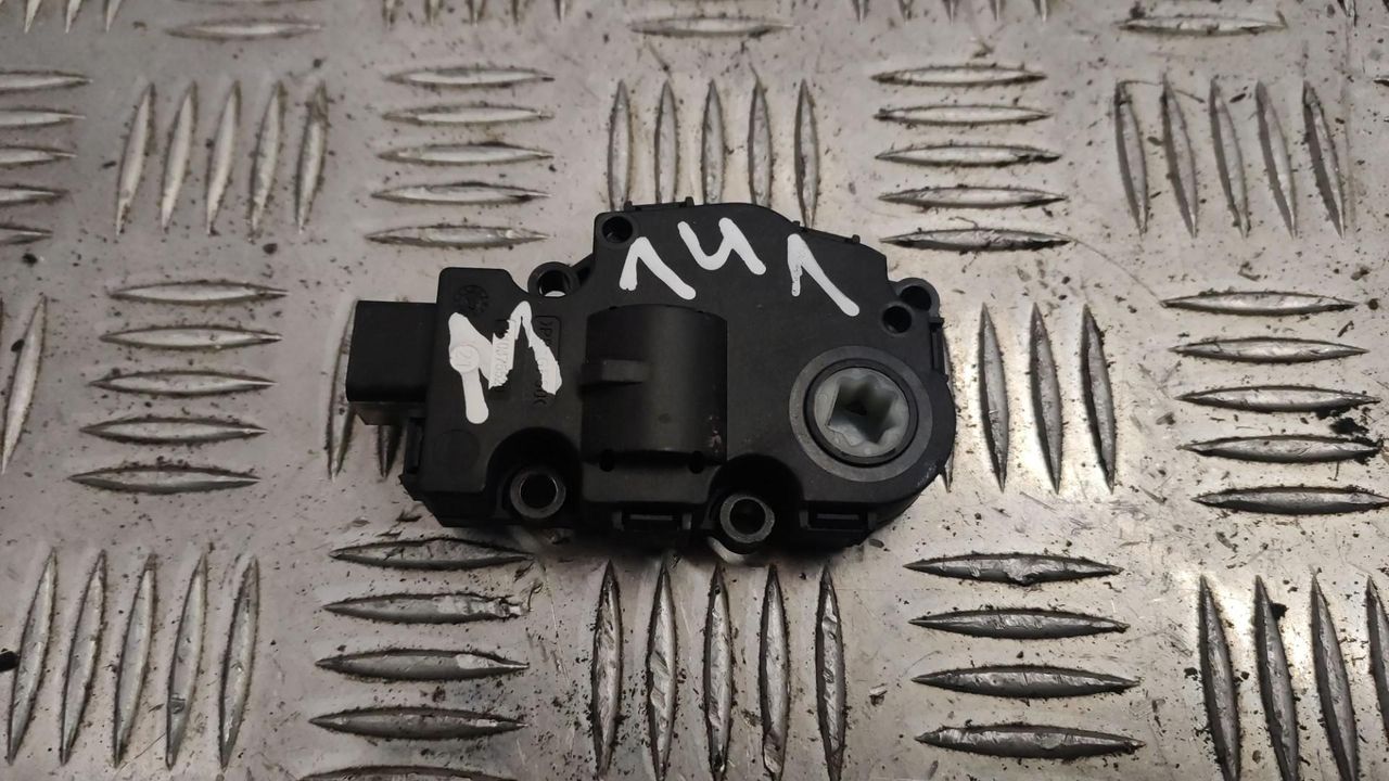 моторчик заслонки печки BMW 3 серия E90/E91/E92/E93 2007, 3.0 л., N53 B30 A, бензин, МКПП, мокрый асфальт, седан