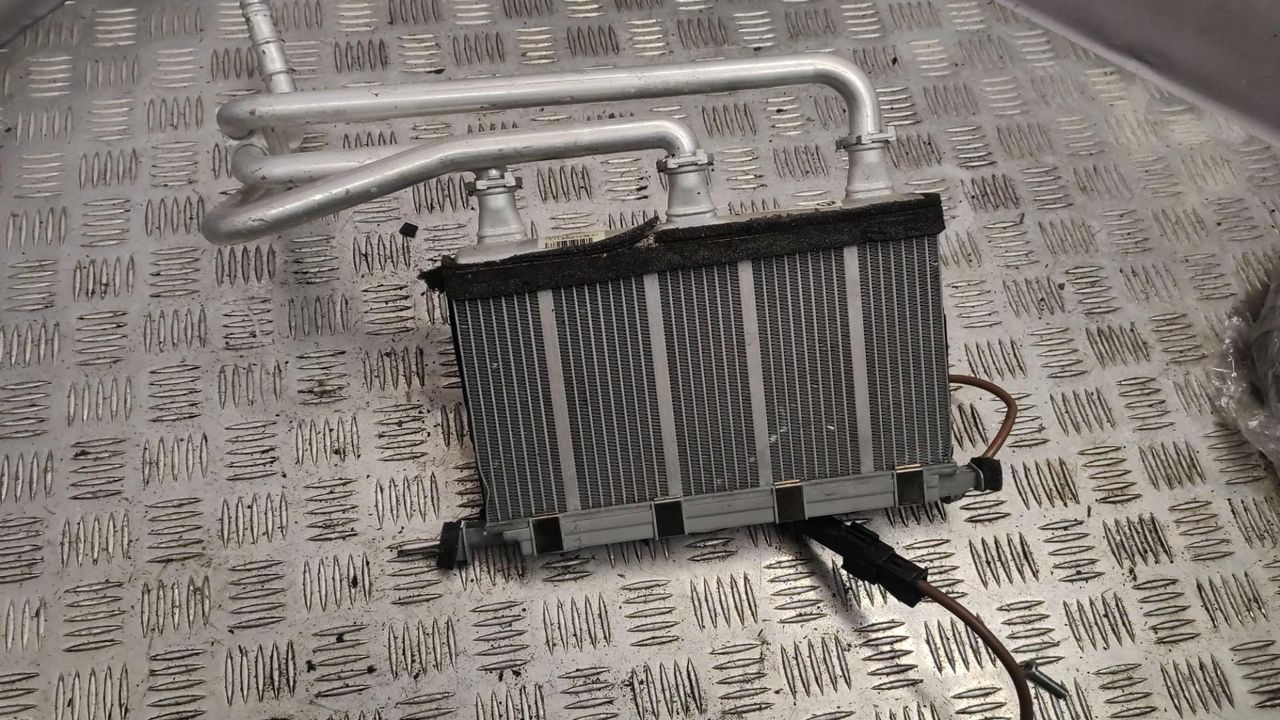радиатор отопителя (печки) BMW 5 серия E60/E61 2005, 3.0 л., M57 D30 (306D2), дизель, АКПП, синий, седан