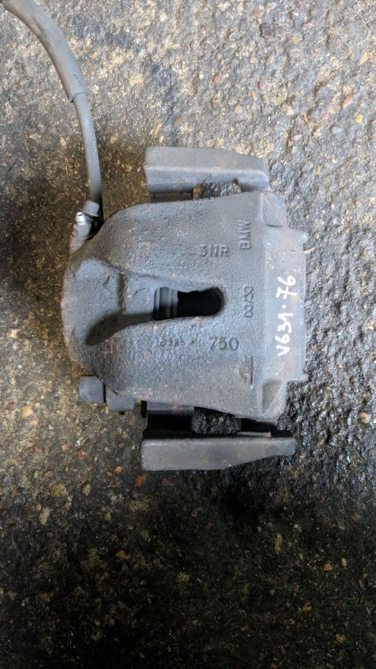 суппорт передний правый BMW X5 E70 2009, 4.8 л., N62 B48 A, бензин, АКПП, внедорожник 5 дв.