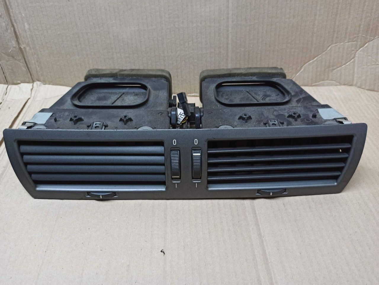 дефлектор обдува салона BMW 7 серия E65/E66/E67 2001, 6911203, 8223599