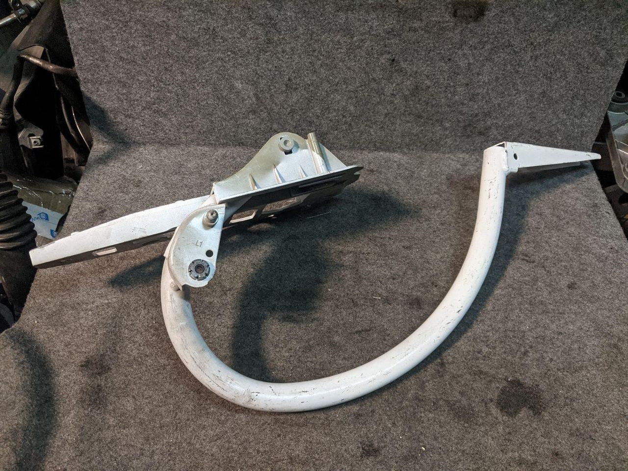 петля крышки багажника Mercedes-Benz E-Класс W213/S213/C238/A238 2016, 2.0 л., OM 654.920, дизель, АКПП, белый, седан, правый руль, A2137500328, 2137500328