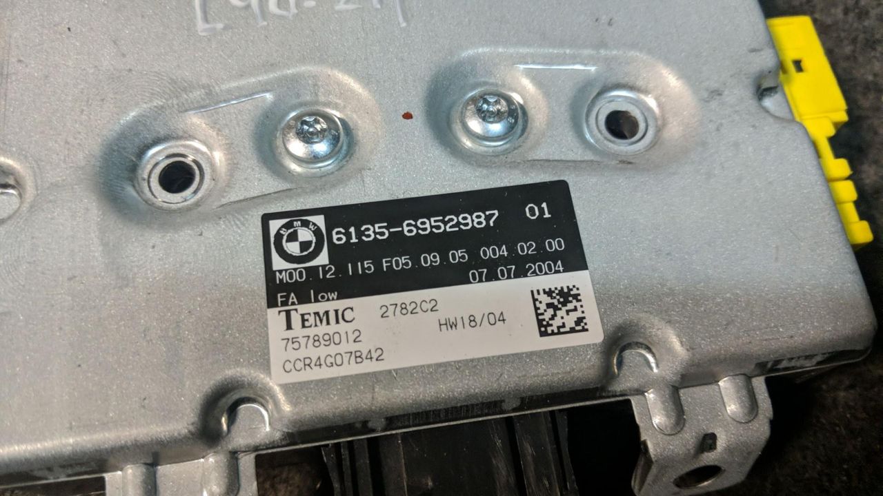 датчик удара BMW 5 серия E60/E61 2004, 2.5 л., M54 B25 (256S5), бензин, МКПП, синий, универсал, 61356952987, 6952987