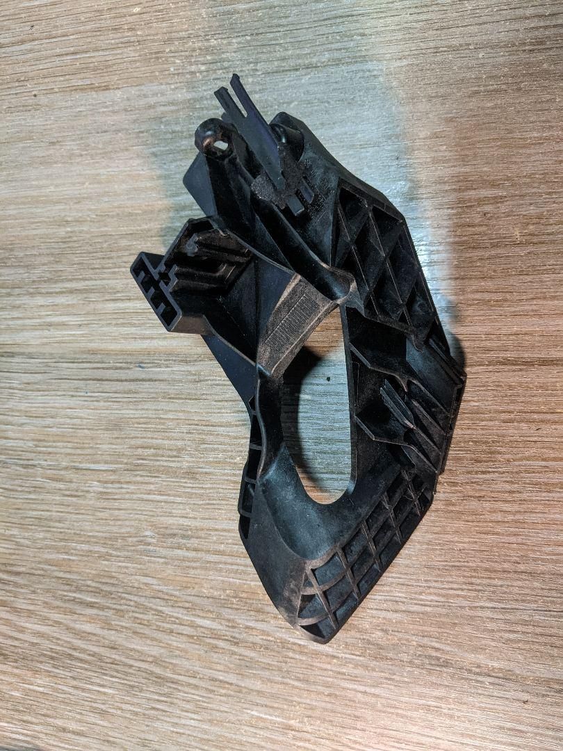 крепление фары правой BMW X5 F15 2018, 3.0 л., N57 D30 C, дизель, АКПП, белый, внедорожник 5 дв., 6002TM0168