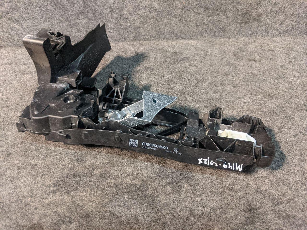 скелет ручки двери передней правой Mercedes-Benz S-Класс W222/C217/A217 2014, 3.0 л., OM 642.861, дизель, АКПП, серебристый, седан, A0997604600, 0997604600