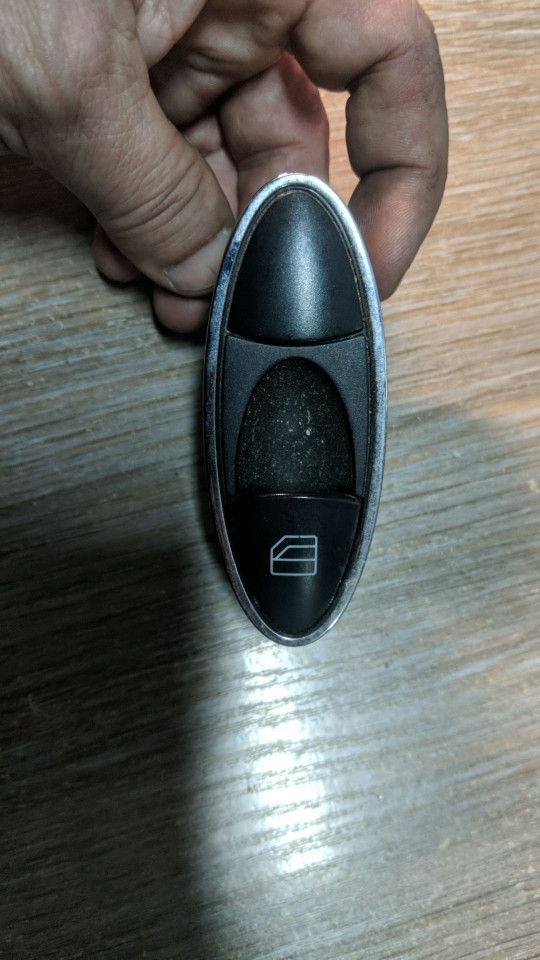кнопка стеклоподъемника двери Mercedes-Benz CLS-Класс C219 2005, 3.0 л., OM 642.920, дизель, АКПП, черный, купе, A2118219758, 2118219758, 502055