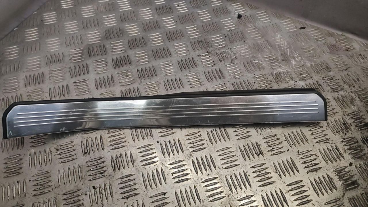 накладка на порог внутренняя Mercedes-Benz S-Класс W221 [рестайлинг] 2012, 3.0 л., OM 642.862, дизель, АКПП, серебристый, седан, 2216801835