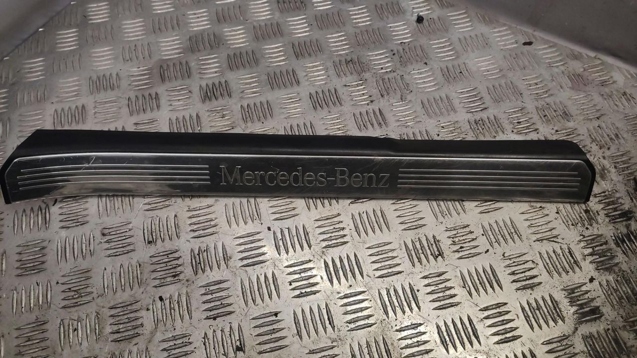 накладка на порог внутренняя Mercedes-Benz S-Класс W221 [рестайлинг] 2012, 3.0 л., OM 642.862, дизель, АКПП, серебристый, седан, 2216800235