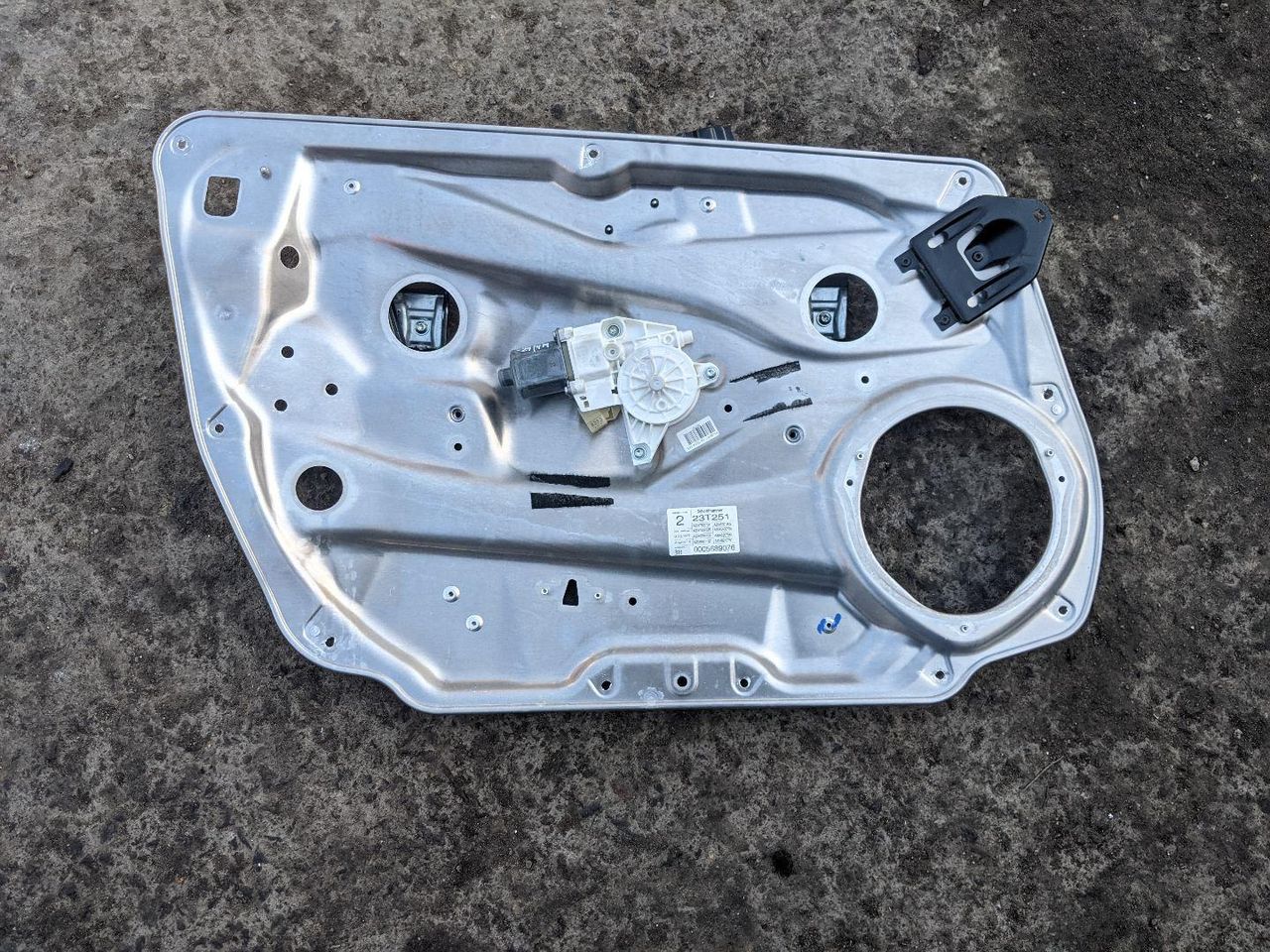 стеклоподъемник передний левый Mercedes-Benz C-Класс W204/S204 2008, 2.1 л., OM 646.811, дизель, МКПП, серебро, седан
