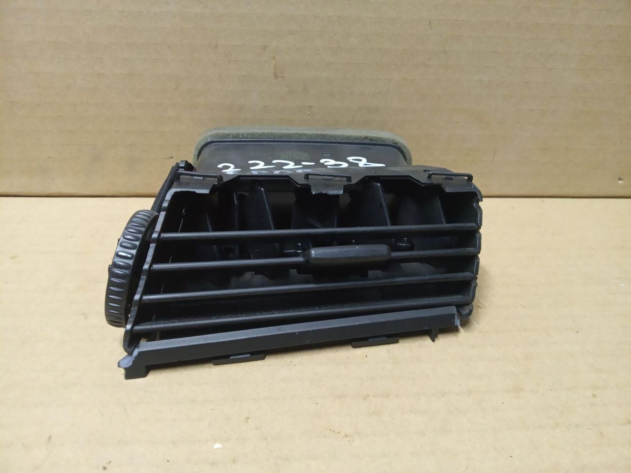 дефлектор обдува салона BMW 5 серия E60/E61 2004, 6910732