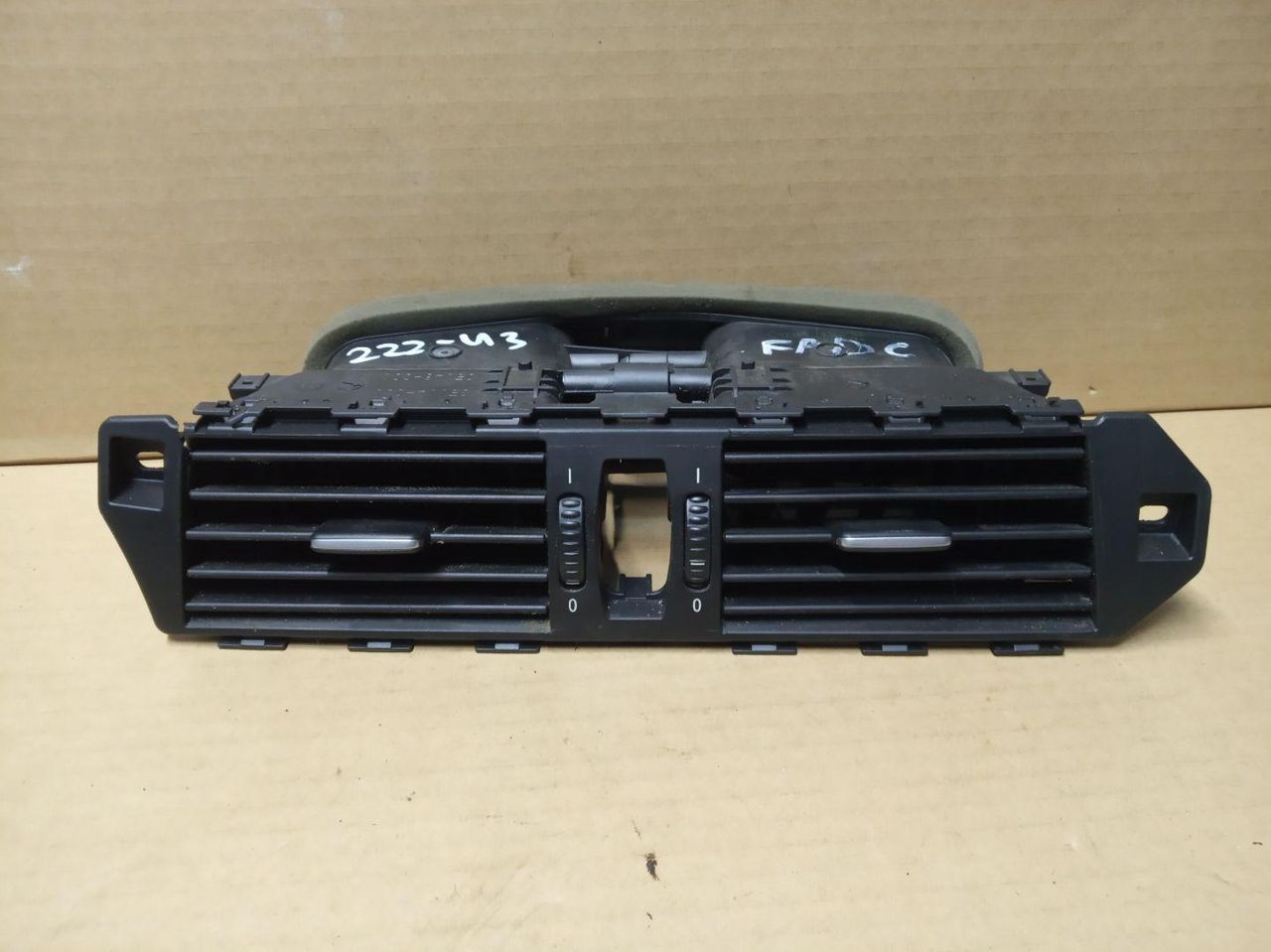 дефлектор обдува салона BMW 5 серия E60/E61 2005, 6910734, 7009275