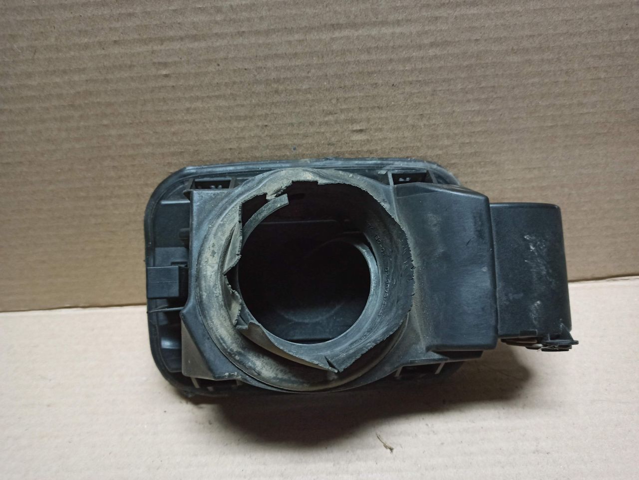 лючок топливного бака BMW 5 серия E60/E61 2005, 2.5 л., M54 B25 (256S5), бензин, АКПП, универсал, 2177599