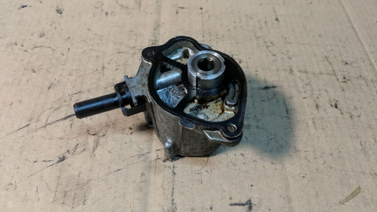 насос вакуумный Mercedes-Benz E-Класс W212/S212/C207/A207 2012, 2.1 л., OM 651.924, дизель, АКПП, темно-серый, седан, A6512300265, 6512300265