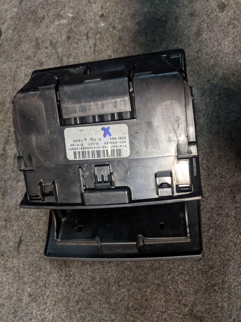 пепельница Mercedes-Benz M-Класс W164 2006, 3.0 л., OM 642.940, дизель, A1646800001, 1646800001