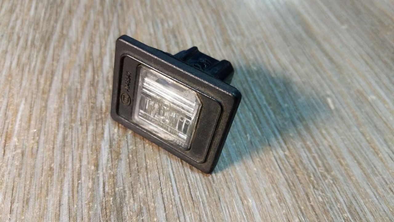 подсветка номера Mercedes-Benz M-Класс W166 2012, 2.1 л., OM 651.960, дизель, АКПП, мокрый асфальт, внедорожник 5 дв., A1729061100, 1729061100