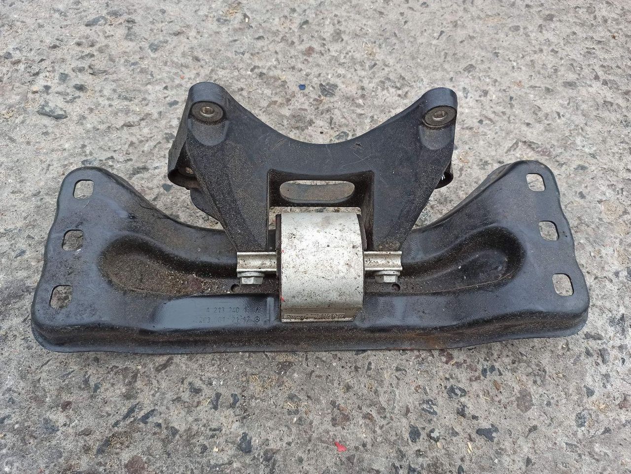 кронштейн КПП Mercedes-Benz E-Класс W213/S213/C238/A238 2016, 2.2 л., дизель, A2132401302, A2052405300