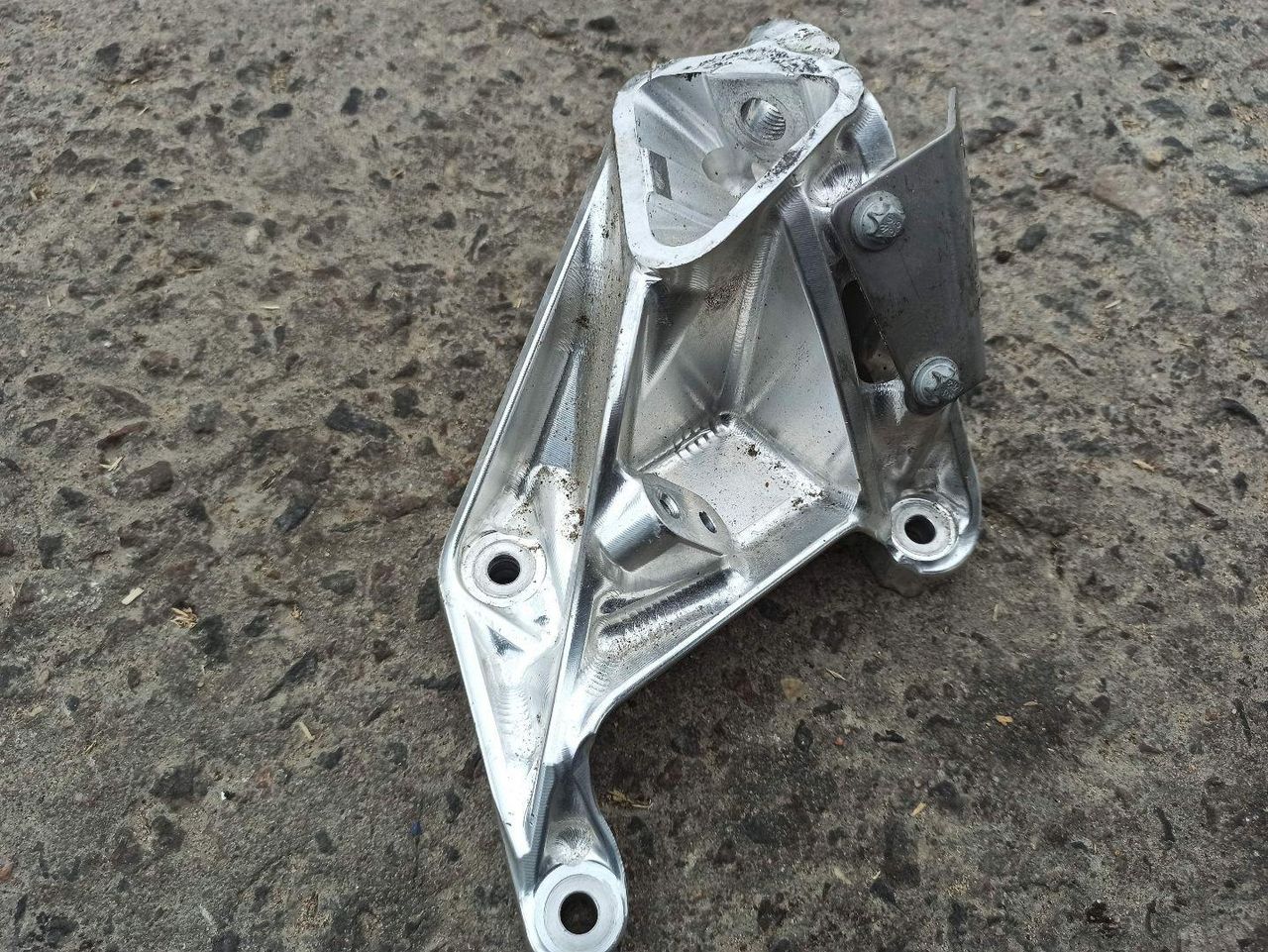кронштейн двигателя Mercedes-Benz S-Класс W223 2020, 4.0 л., бензин, HWE1772236400, 1772236400