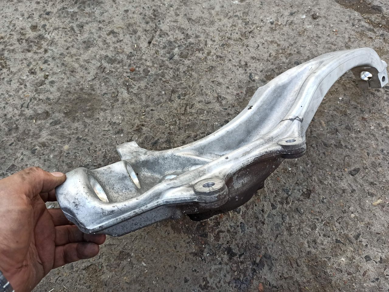кулак поворотный правый BMW 7 серия F01/F02 2011, 3.0 л., N54 B30 A, бензин, седан