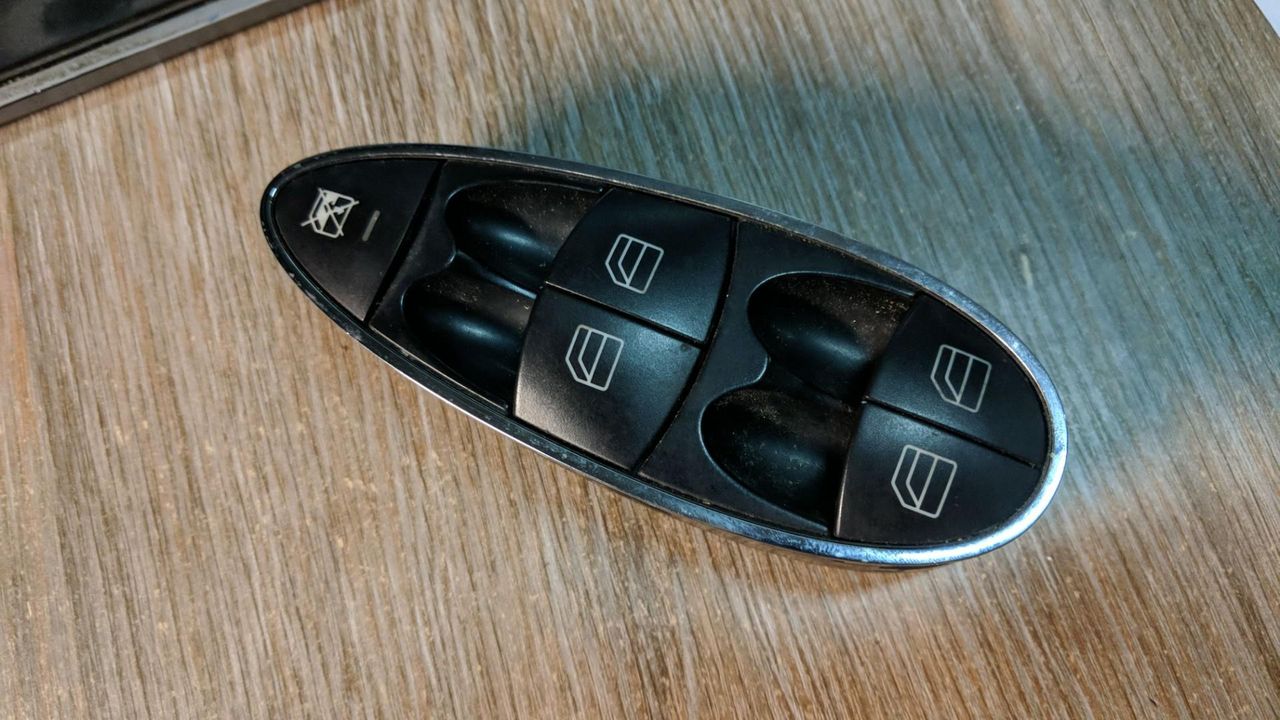 блок управления стеклоподъемниками Mercedes-Benz CLS-Класс C219 2007, 3.0 л., OM 642.920, дизель, АКПП, купе, SWF502159, A2118213679, 2118213679